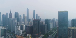 广州城市天际线和雾霾。广东,中国。鸟瞰图
