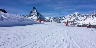在瑞士泽马特滑雪