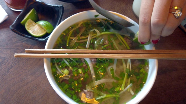 越南人soup pho bo