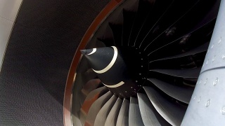 特写喷气涡轮发动机的飞机旋转视频素材模板下载