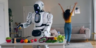 人形机器人正在烹饪，一位戴着虚拟现实眼镜的女士正在靠近它
