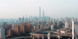 上海南浦大桥和陆家嘴金融区鸟瞰图