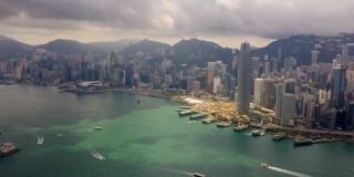 中国香港维多利亚港市区交通的超远景鸟瞰图
