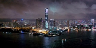 中区及维港及香港海旁Sky100观景台的鸟瞰图