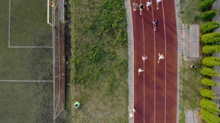 在跑道上跑步的一群人视频素材模板下载