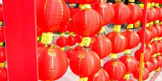 一组中国传统红灯笼