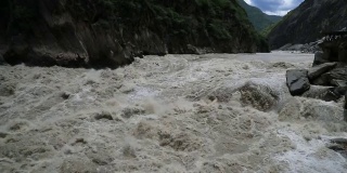 虎跳峡 丽江段Tiger Leaping Gorge