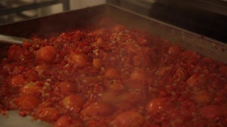商业厨房食物准备-制作汤视频素材模板下载