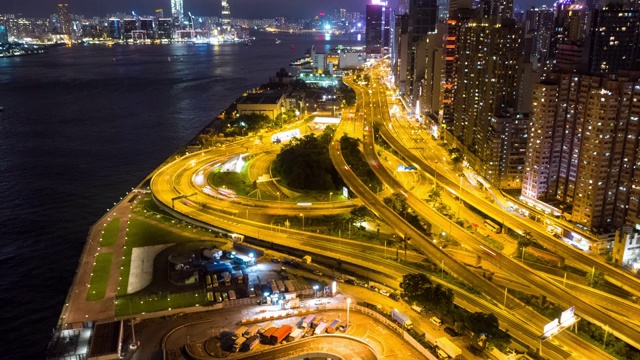 香港城市在夜晚的超影像与倾斜