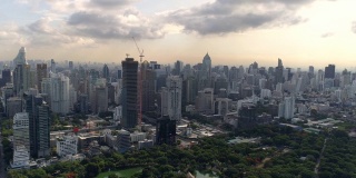 4k空中曼谷市中心城市视图，飞越曼谷，泰国。