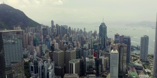 无人机航拍香港现代摩天大楼的4k镜头。