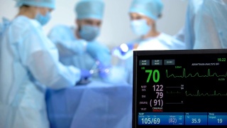 记录医院手术、手术期间心率活动的心电监护仪视频素材模板下载