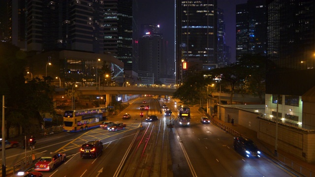 夜间灯光照亮香港市区、市区、街道、桥梁全景4k