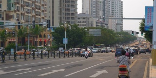 三亚市中心日落阳光灿烂的一天交通街道全景4k海南中国