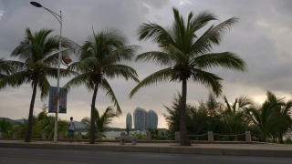 日落时分三亚市海湾交通街著名的酒店综合体全景4k海南中国视频素材模板下载
