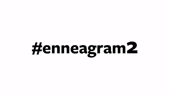 一个人在他们的电脑屏幕上键入“#enneagram2”