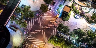 T/L MS HA夜间繁忙的十字路口/中国上海