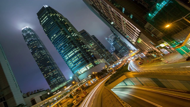 时间流逝，香港市中心的现代建筑夜景