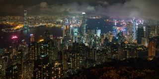 时间流逝，香港城市夜景。从太平山顶俯瞰香港摩天大楼