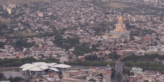 第比利斯的城市中心。格鲁吉亚。从上面的观点