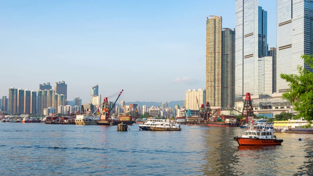 时间流逝:货物港口与港口航运分配仓库工业，拾取卡车运输集装箱堆场装载货物