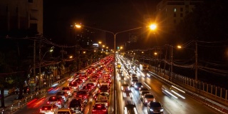 时间流逝，泰国曼谷，泰国泰国大学，恩旺湾路，夜间交通堵塞。