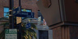 好莱坞大道和藤街标志