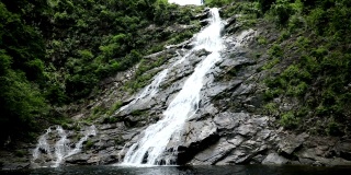 Tonanri瀑布景观，中国海南省南部的自然景观