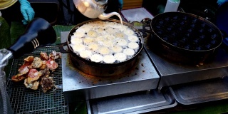 一种泰国甜食海鲜(Kanom Krok)泰国传统甜食，椰奶和面粉