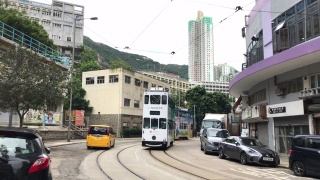 香港市景-有轨电车在筲箕湾转角处视频素材模板下载