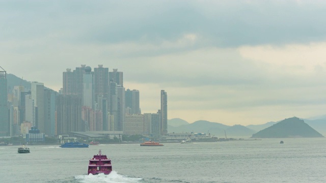 时光流逝:云雾缭绕的香港摩天大楼-现代城市商务区