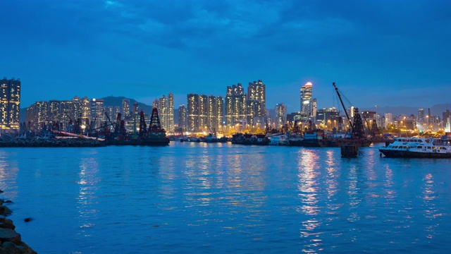 拍摄时间:香港维多利亚港的夜景