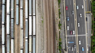无人机视角下的火车站(实时)视频素材模板下载