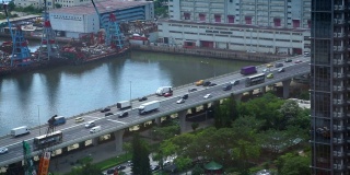 鸟瞰香港白天的高速公路和九龙市区