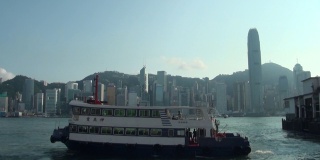 香港尖沙咀钟楼日景，维多利亚港
