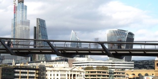 伦敦千禧人行桥和金融中心时间流逝视频