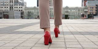 商业女性腿红色高跟鞋