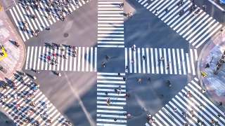 4K，日本东京银座十字路口的交通和人群视频素材模板下载