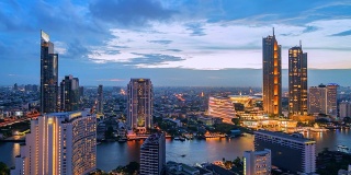4K，时间流逝曼谷和曼谷市中心的摩天大楼在泰国曼谷湄南河