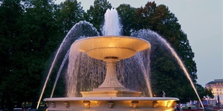 黄昏时分华沙撒克逊花园喷泉