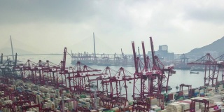 时间流逝:香港葵青货柜码头的无人机