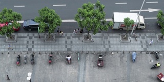 TL俯视图:成都晚上的街道，中国