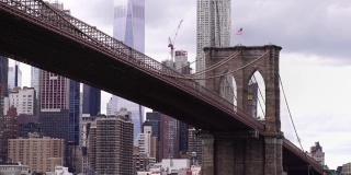 布鲁克林大桥和曼哈顿天际线纽约市。替身。美利坚合众国