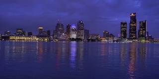 美国密歇根州的底特律天际线在加拿大温莎拍摄的日落