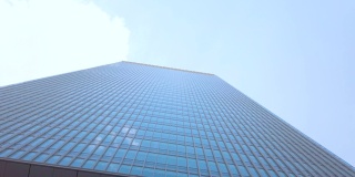 360度视图。东京市景写字楼和天空的背景