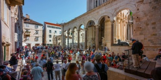 克罗地亚斯普利特老城，游客步行的时间流逝