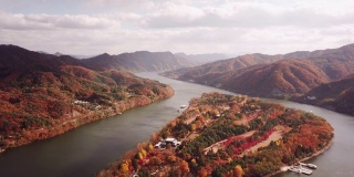 韩国奈美岛的秋天鸟瞰图