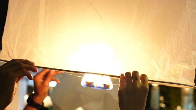 泰国彝蓬节的传统灯笼