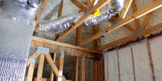 房屋采暖系统的管道、阀门关在屋顶上安装采暖系统