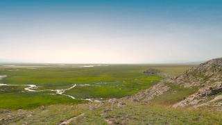 在中国新疆，美丽的巴音布鲁克草原视频素材模板下载